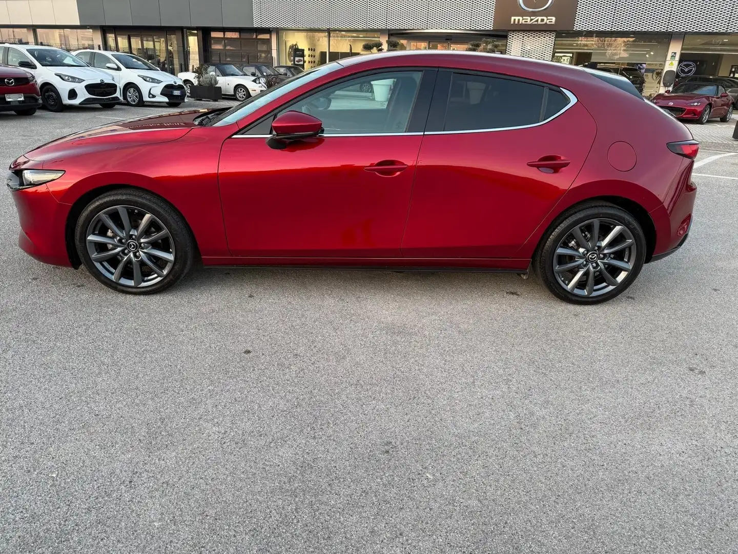Mazda 3 Mazda3 e-Skyactiv-G M Hybrid Exclusive Line Красный - 2
