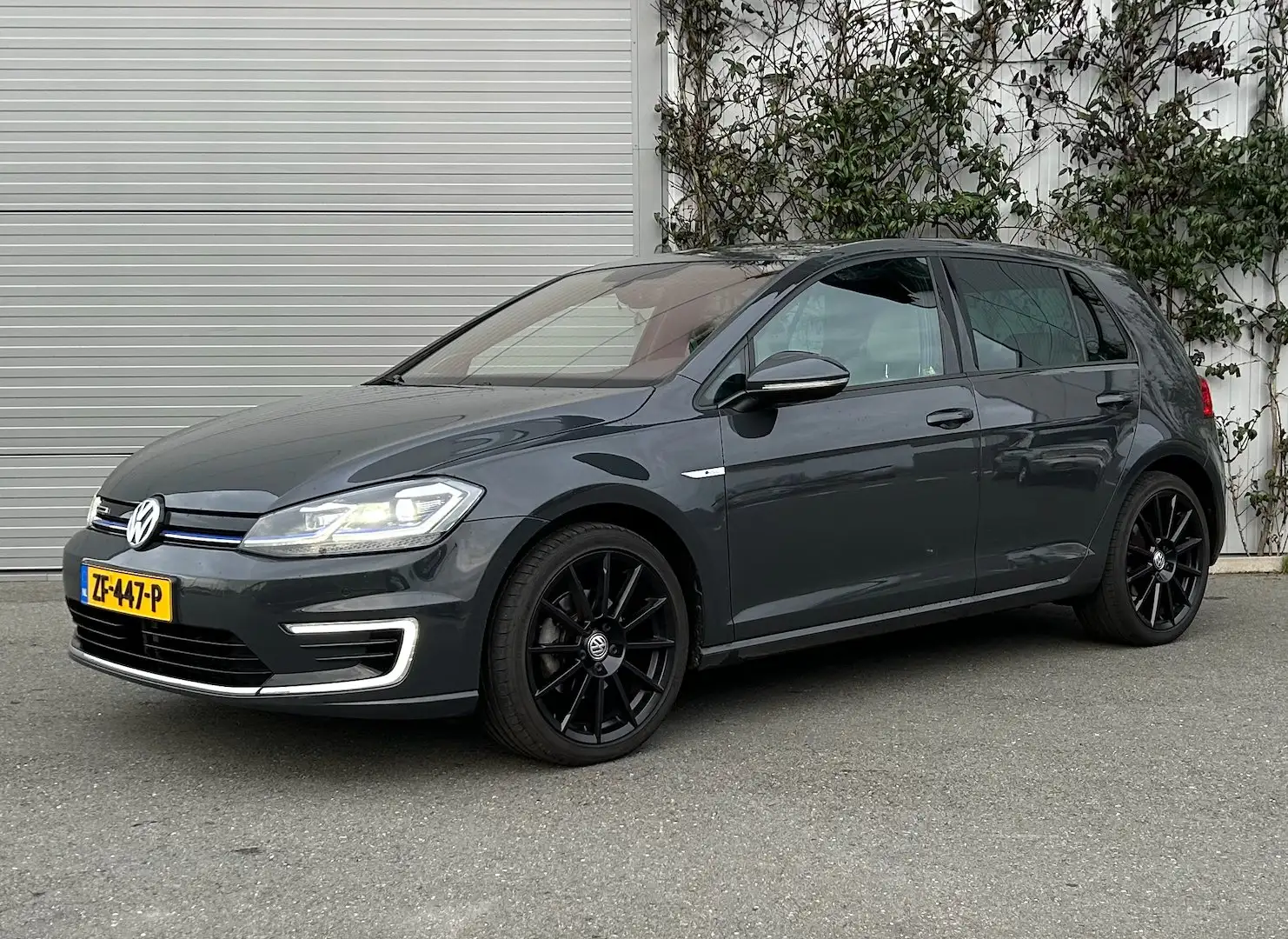 Volkswagen Golf e-Golf Grijs - 1