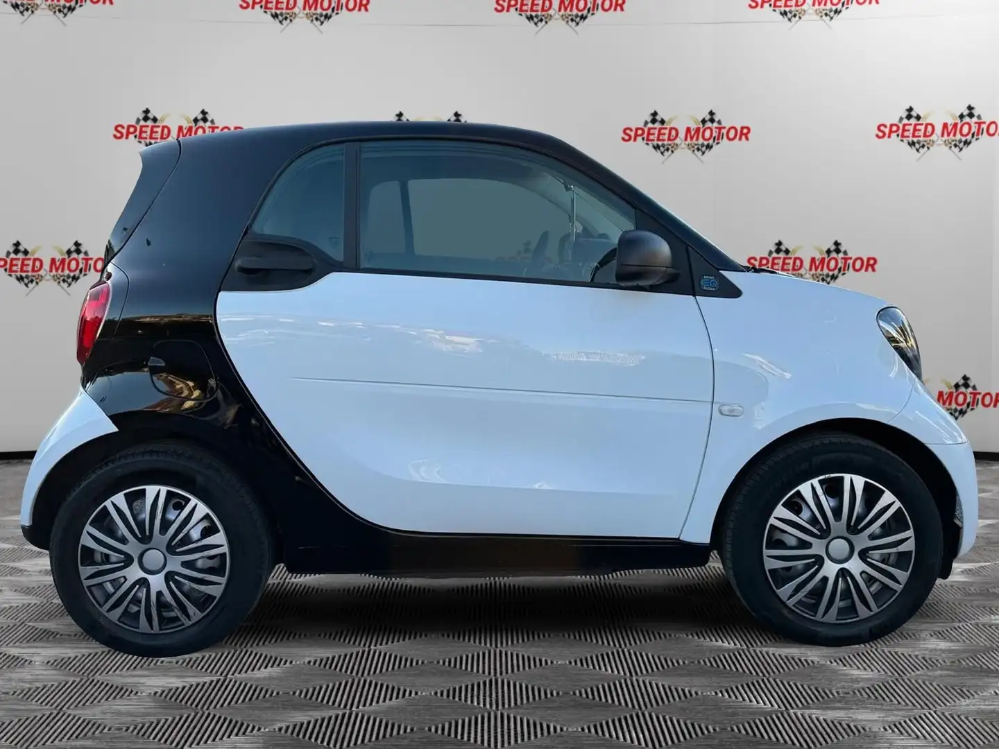 smart forTwo EQ Youngster, FRONT RADAR, PRONTA CONSEGNA Bianco - 2