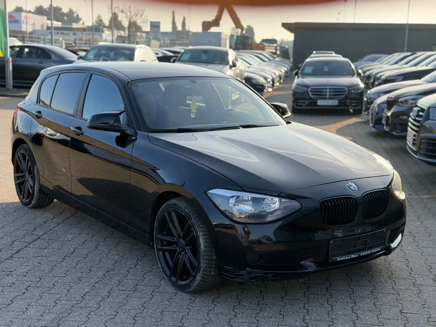 BMW 114 i Limousine 5-trg. Klima,Euro5 Schwarz - 2