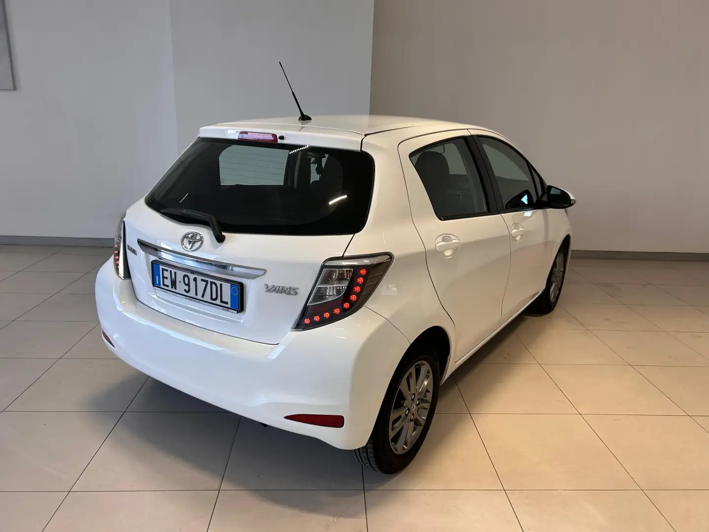 Toyota Yaris Yaris 1.0 5 porte Lounge Bianco - 2