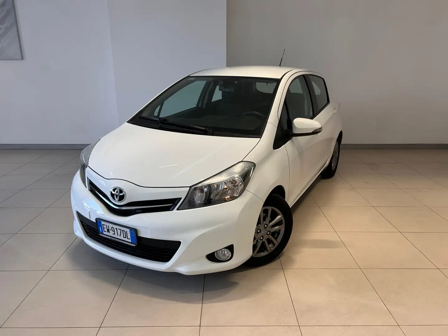 Toyota Yaris Yaris 1.0 5 porte Lounge Bianco - 1