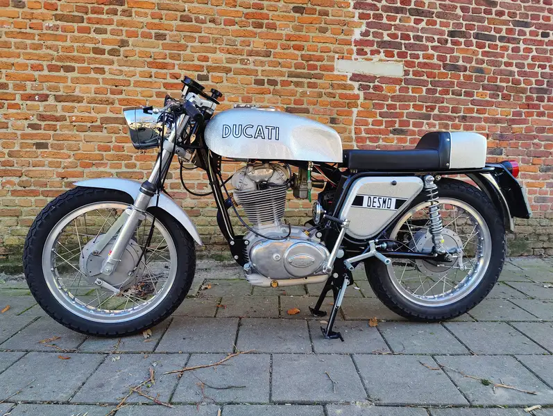 Ducati 450 Desmo