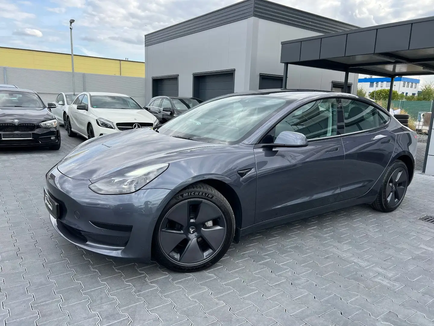 Tesla Model 3 Standard-Reichweite Plus*MIC*LFP* Grijs - 2