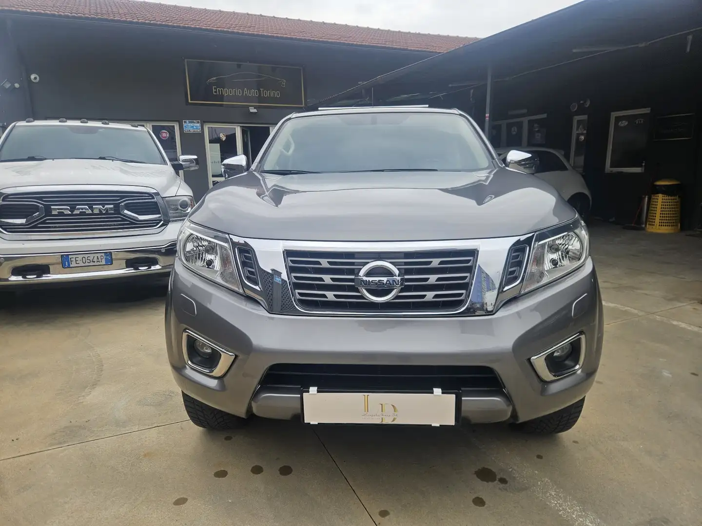 Nissan Navara Navara 2.3 dci/GAN 35Q/TELECAM360/4wd 190cv/HARTOP Gris - 2