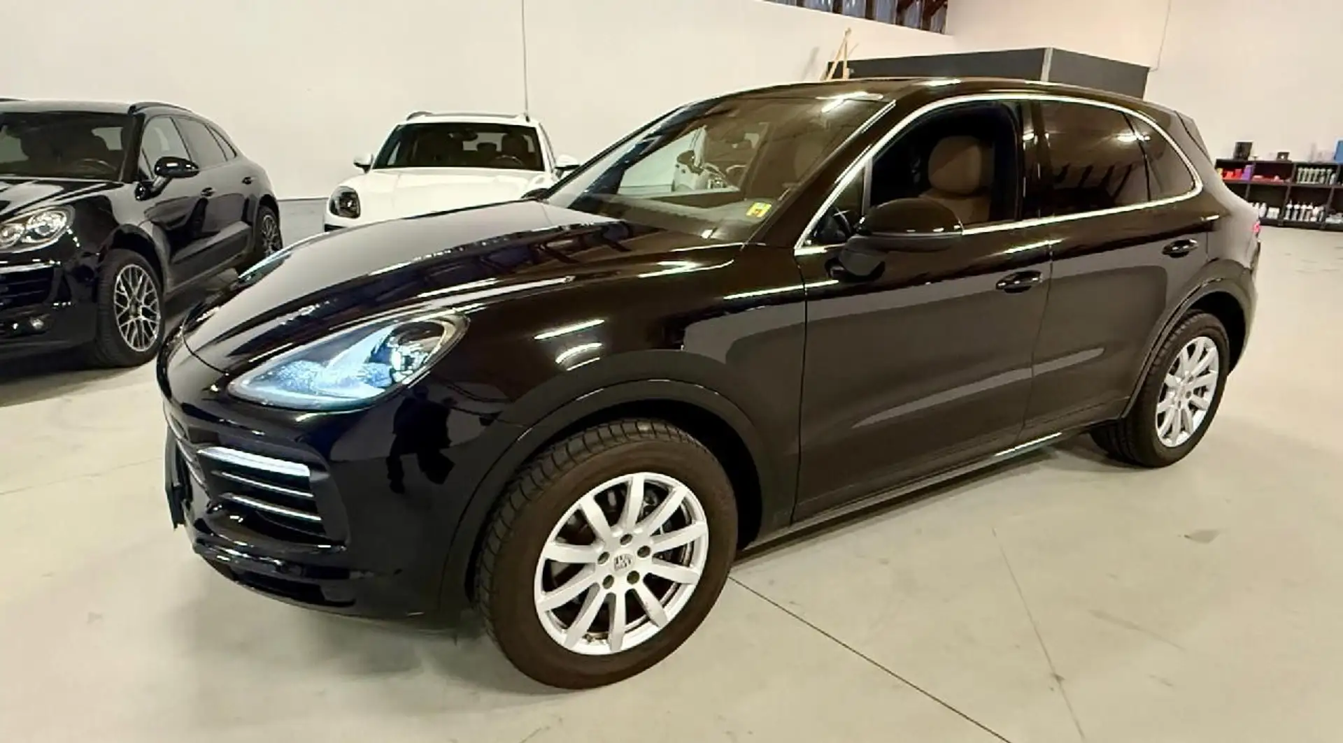 Porsche Cayenne Pano Navi Leder CarPlay PDLS Keyless Negro - 1