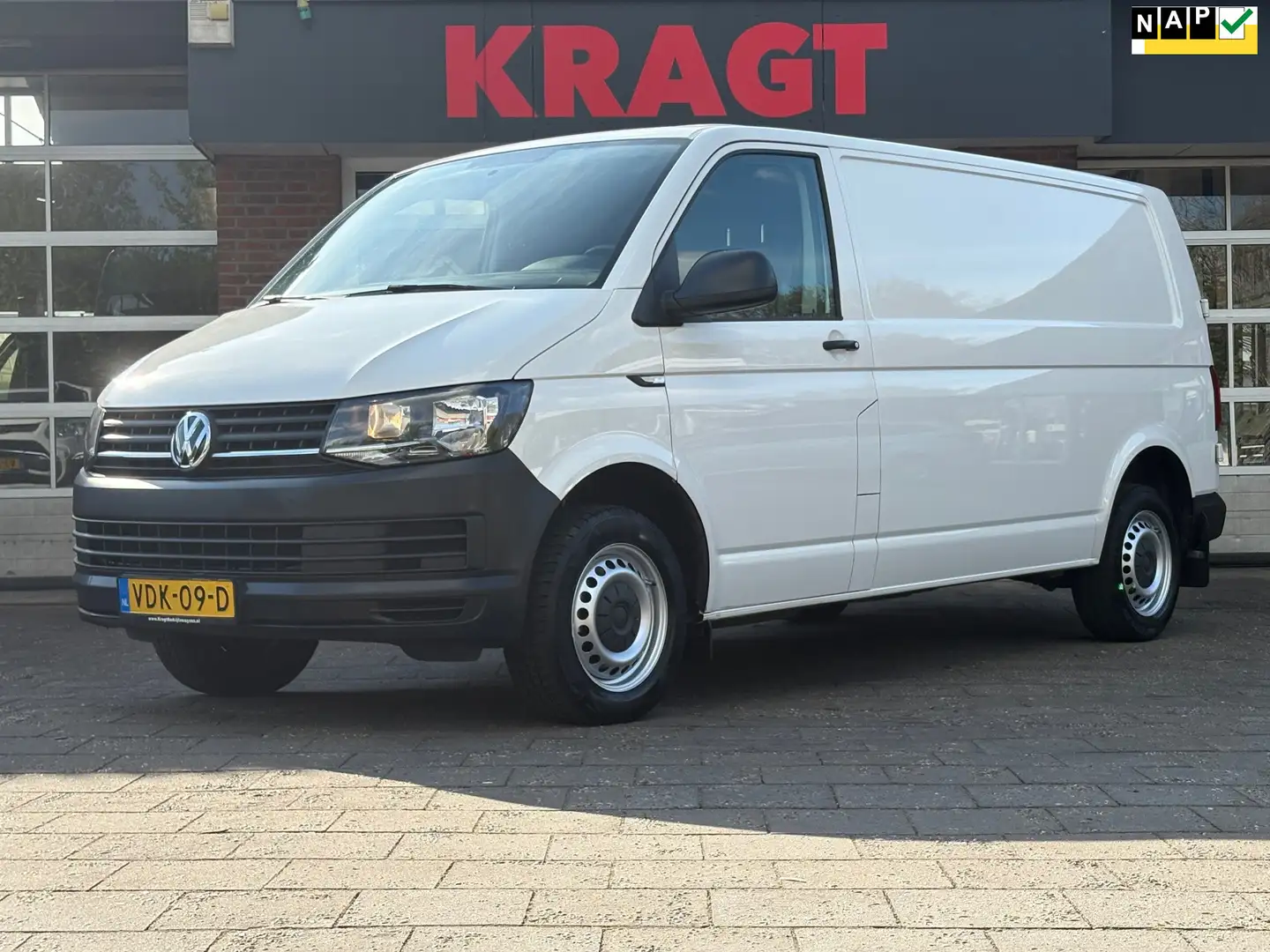 Volkswagen Transporter 2.0 TDI L2H1 Comfortline, 1e EIG, NAP, NAVI, airco Wit - 1