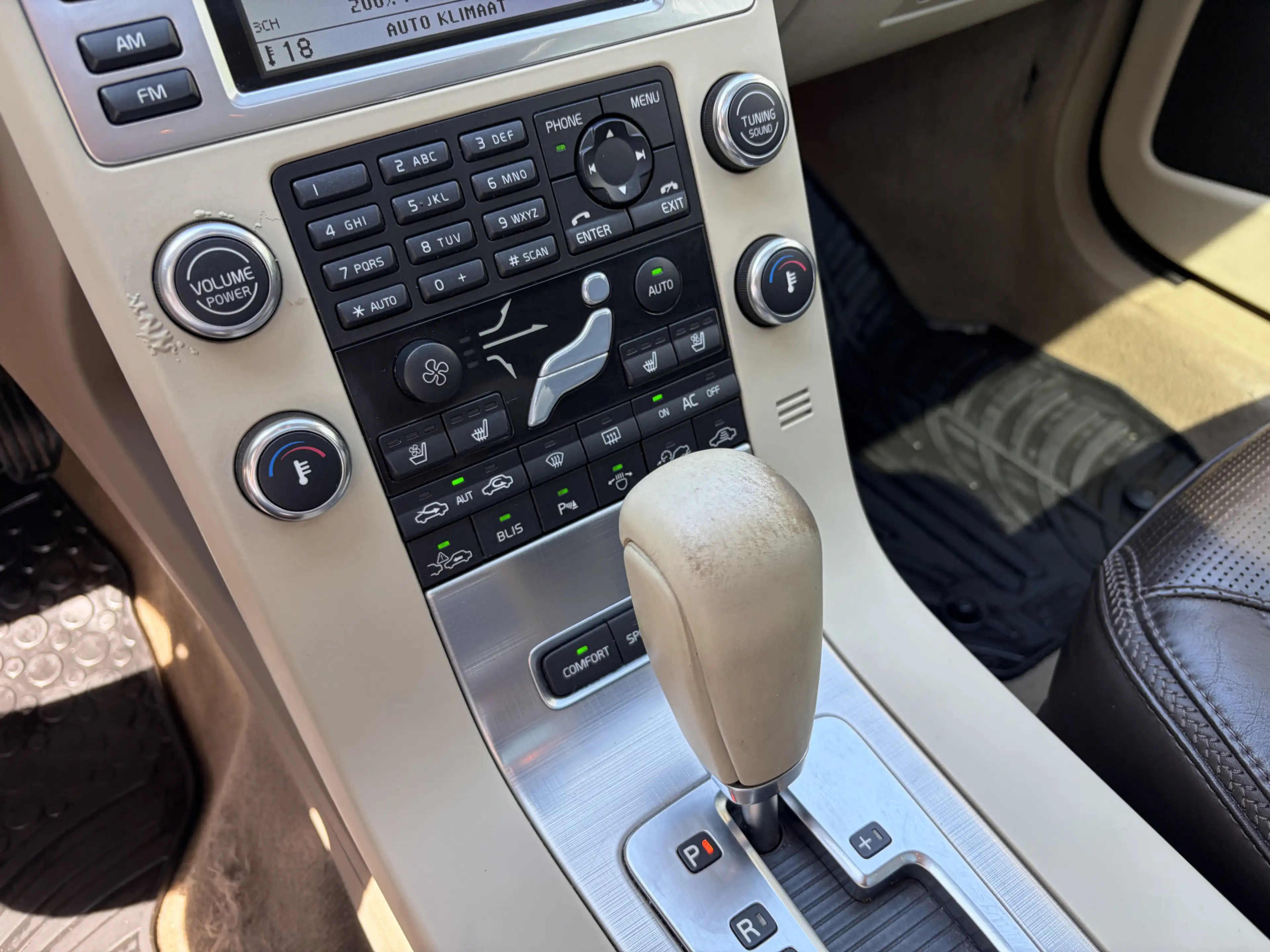 Volvo XC70 3.2 Summum / AUTOMAAT / LEER / SCHUIFDAK / KINDERZ — photo 14