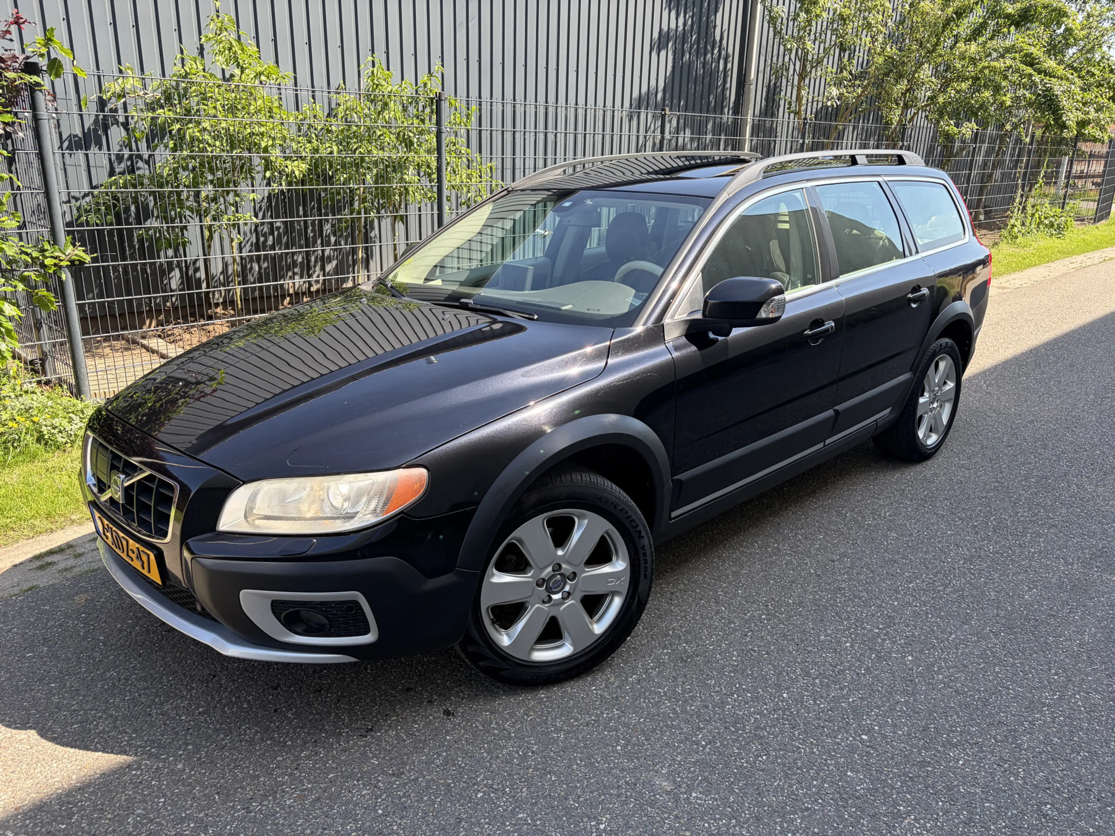 Volvo XC70 3.2 Summum / AUTOMAAT / LEER / SCHUIFDAK / KINDERZ — photo 2