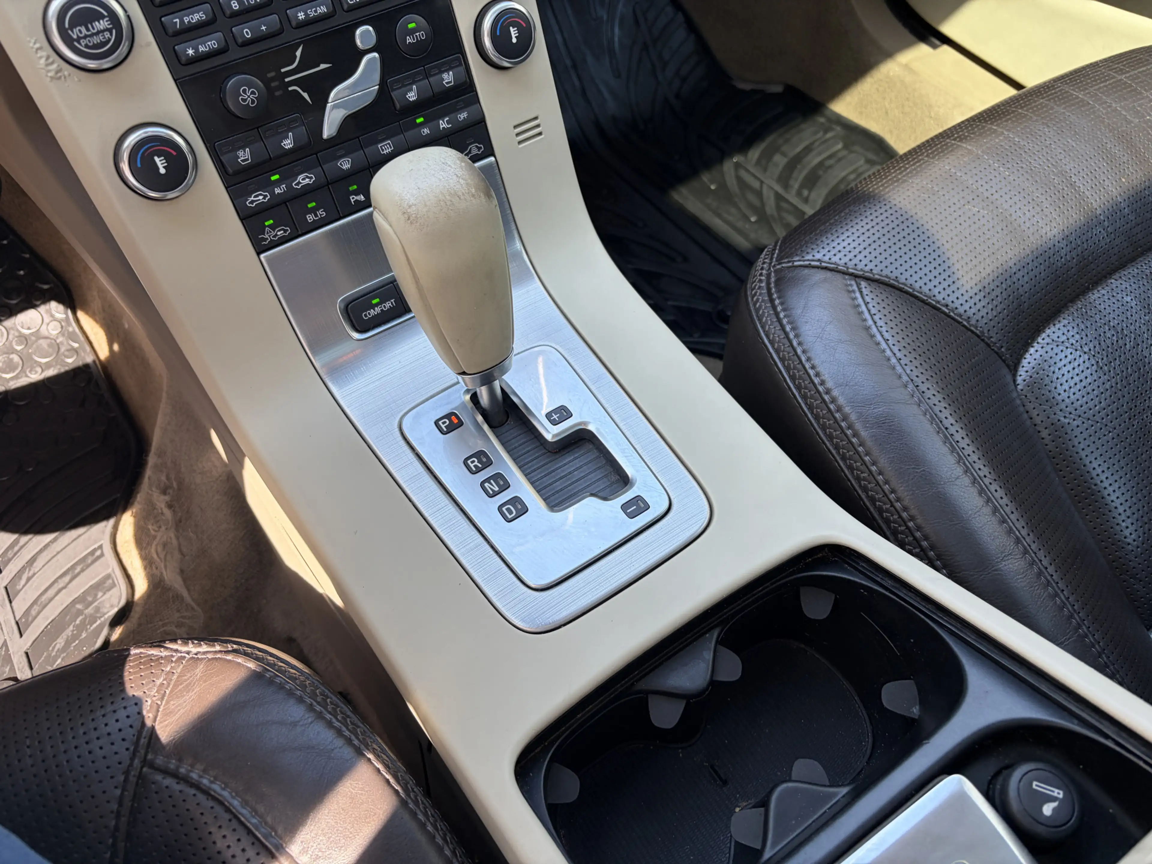 Volvo XC70 3.2 Summum / AUTOMAAT / LEER / SCHUIFDAK / KINDERZ — photo 15