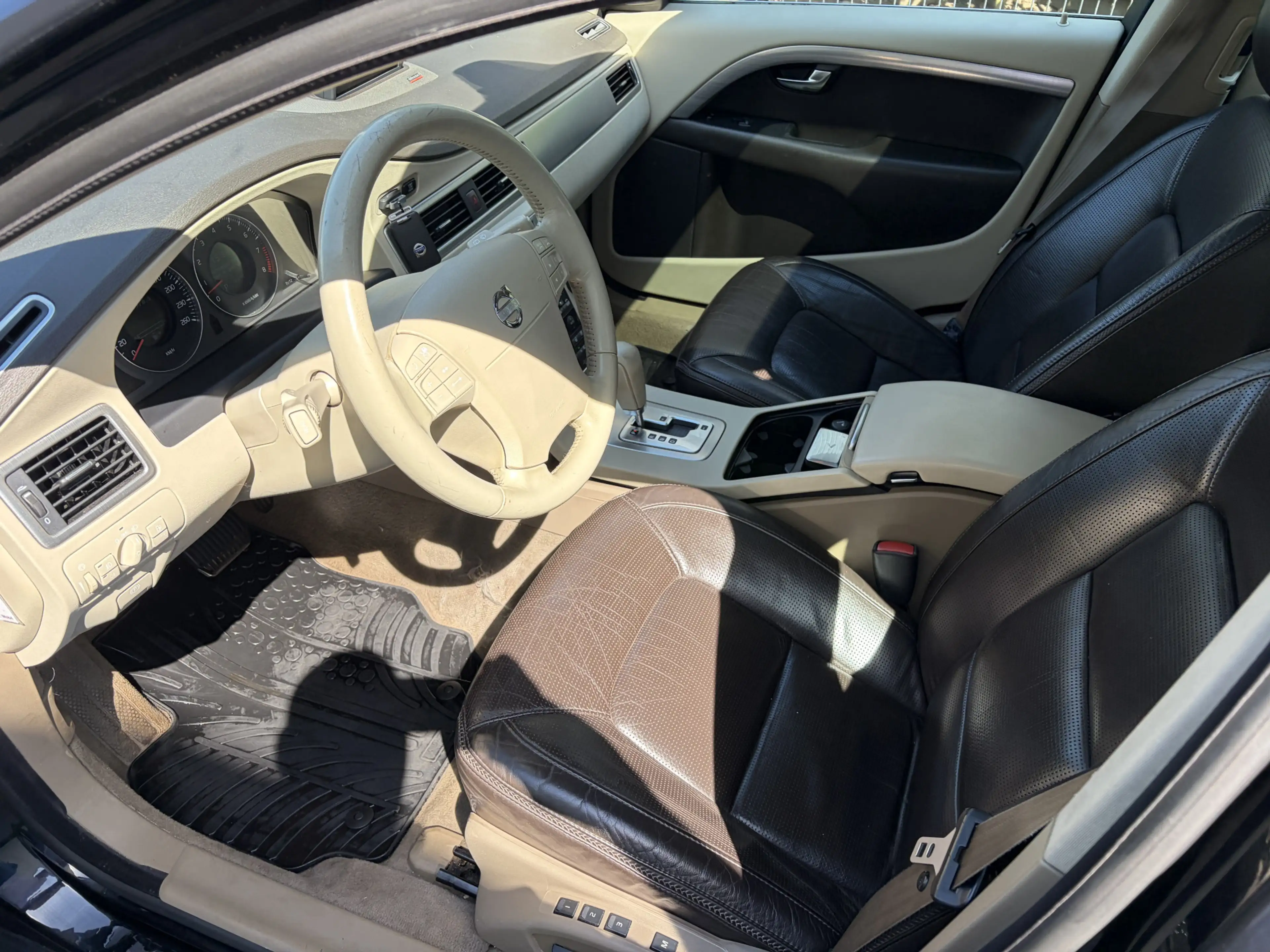 Volvo XC70 3.2 Summum / AUTOMAAT / LEER / SCHUIFDAK / KINDERZ — photo 6