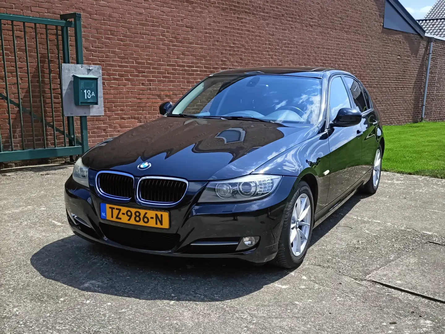 BMW 318 318 High Executive Black - 2