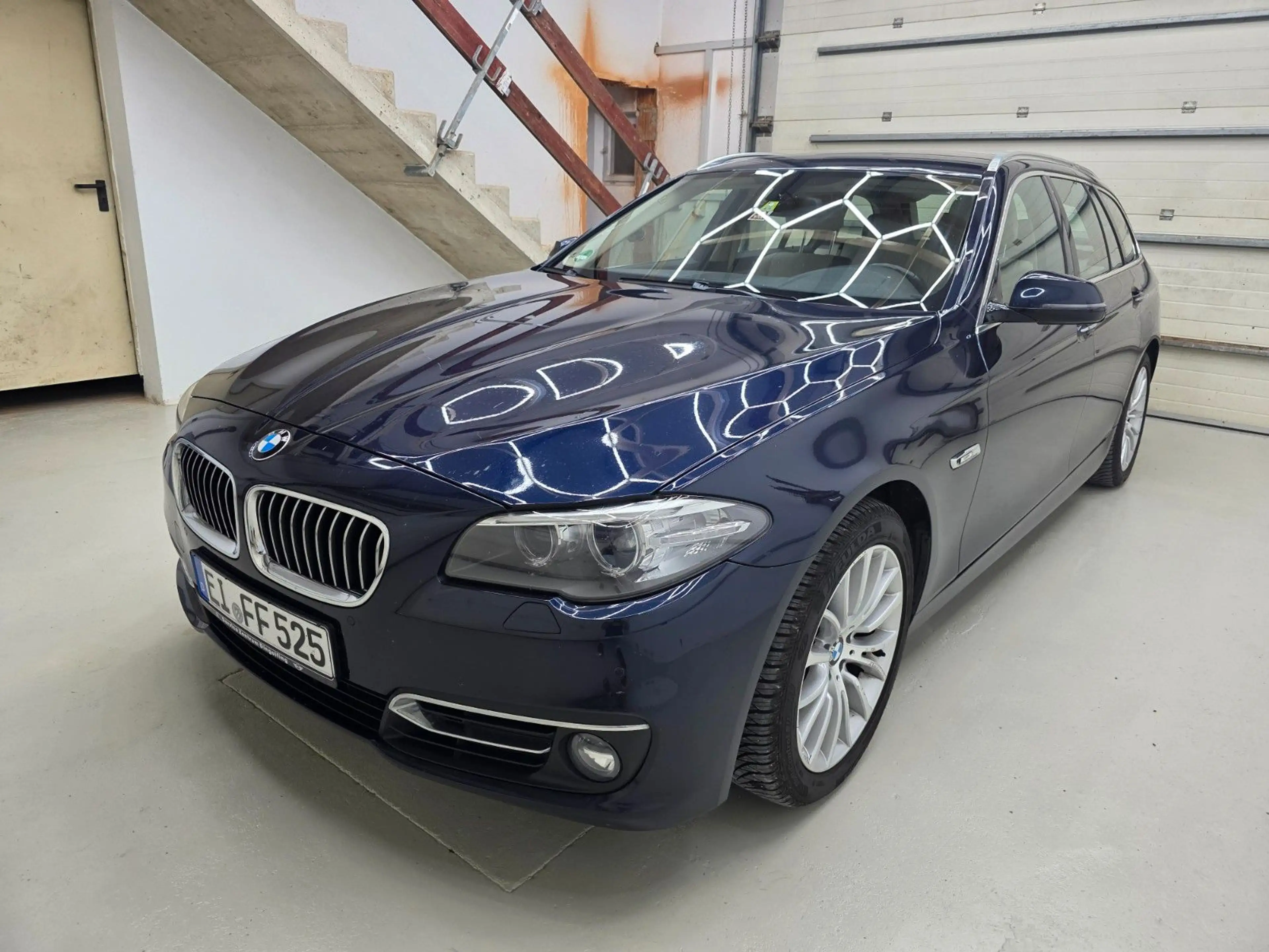 BMW 525 d Touring Luxury — photo 2