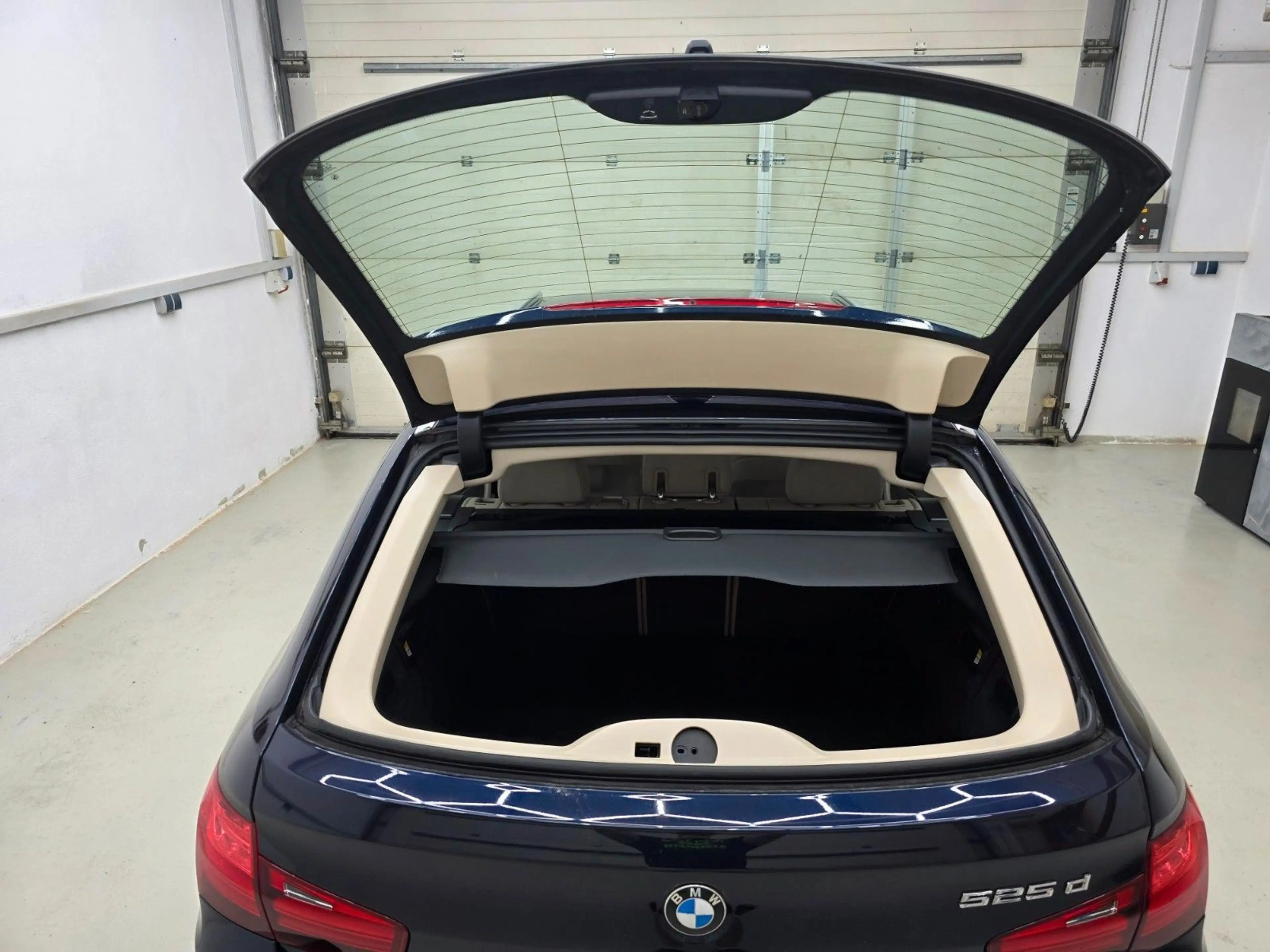 BMW 525 d Touring Luxury — photo 14
