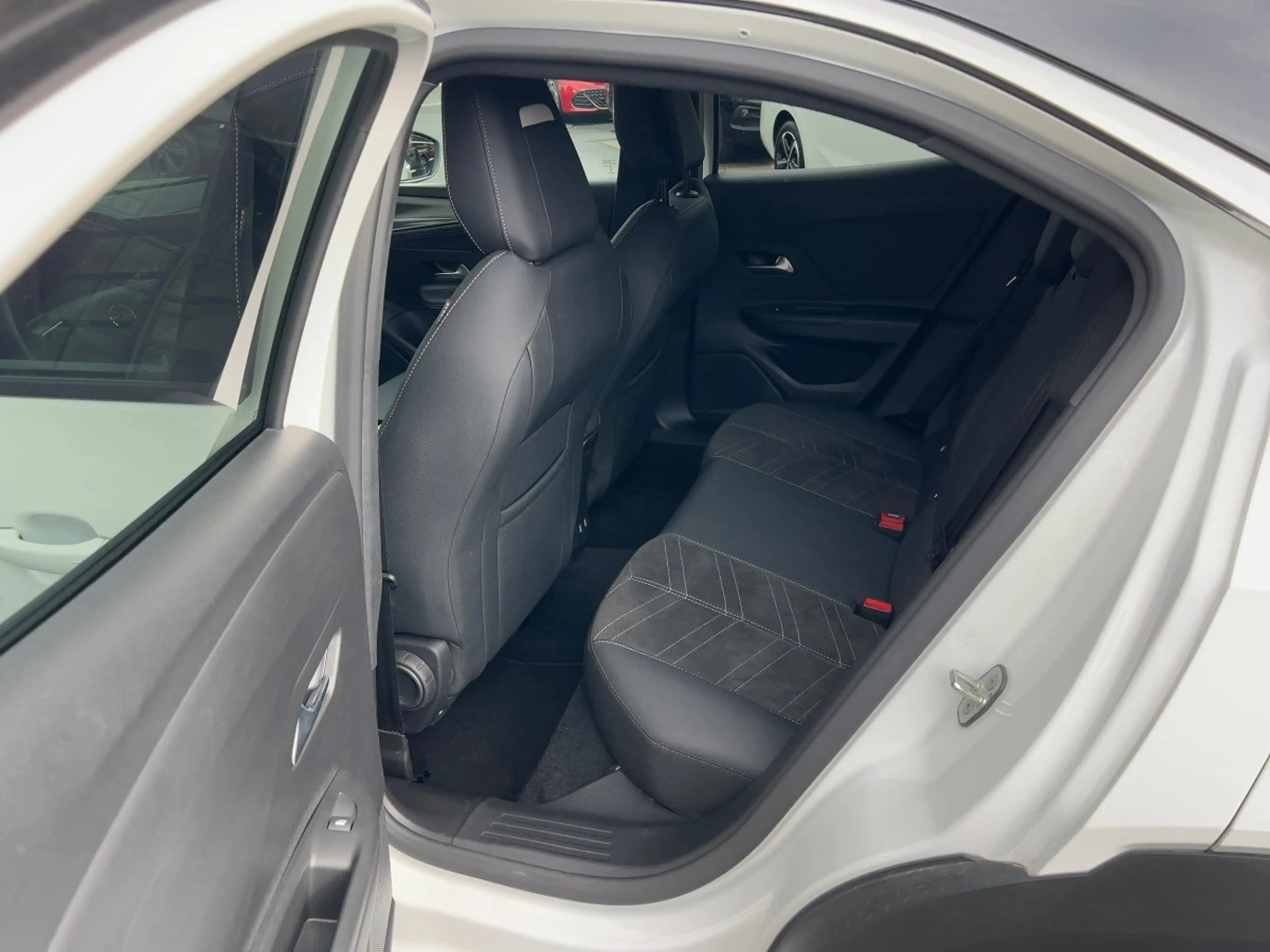 Opel Mokka-E Mokka e Ultimate Alcantara+LED+Navi+Kam.+KeyLess — photo 10