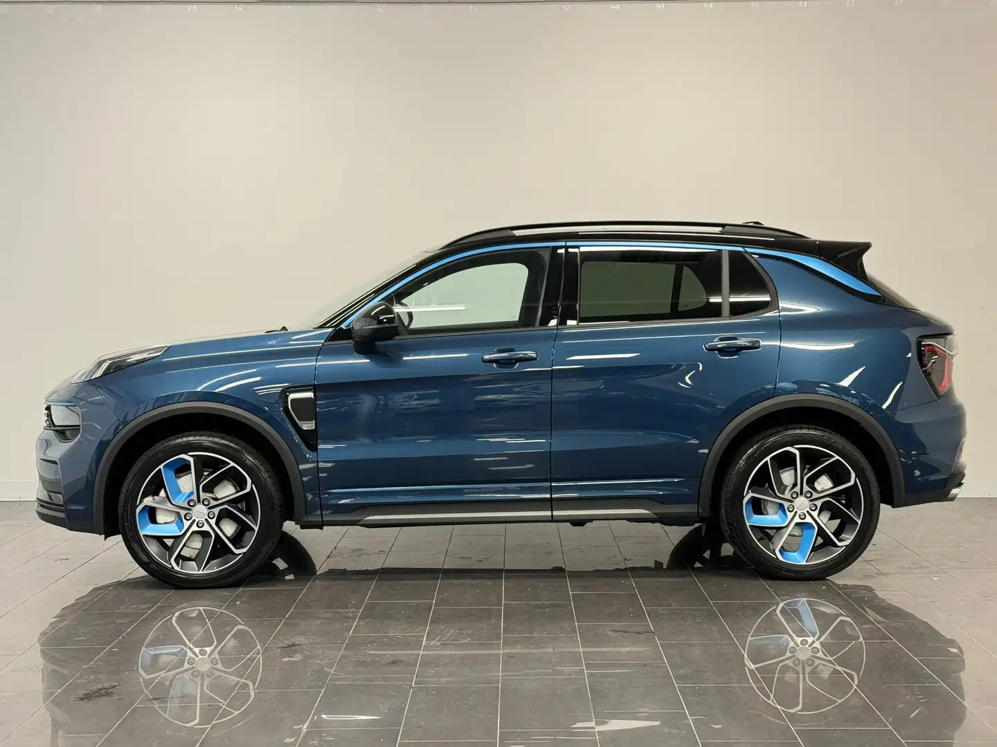 Lynk & Co 01 1.5 | 7,4 kW lader | Alarmsysteem | Apple Carplay/ Blauw - 2
