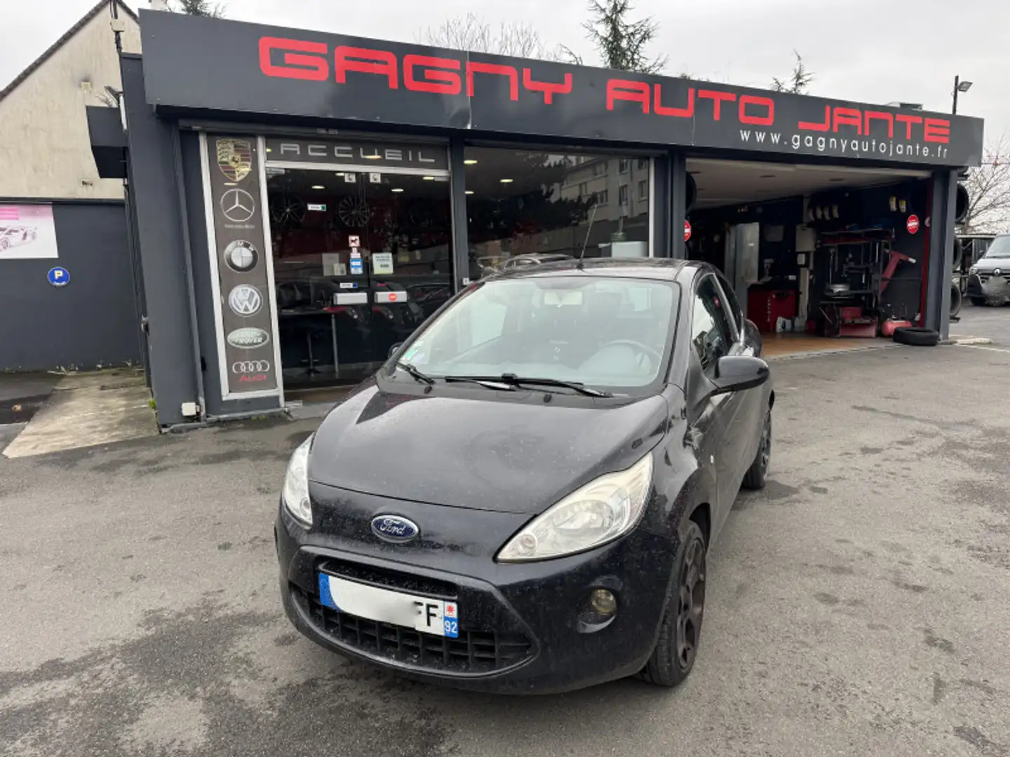 Ford M 1.2 69CH STOP\u0026START METALKA 24 000 KM Negro - 1
