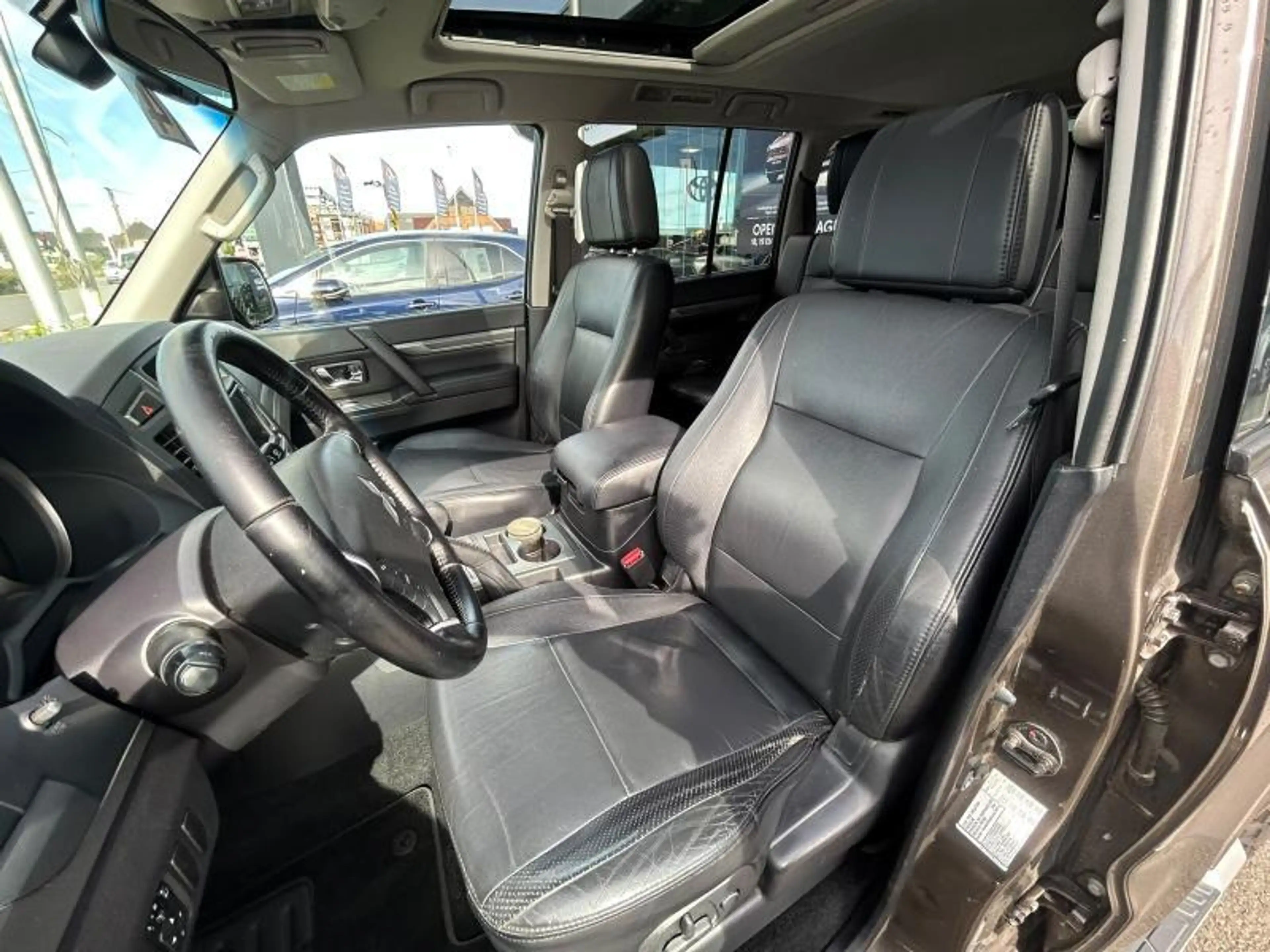 Mitsubishi Pajero 3.2D 5AT INSTYLE — photo 10