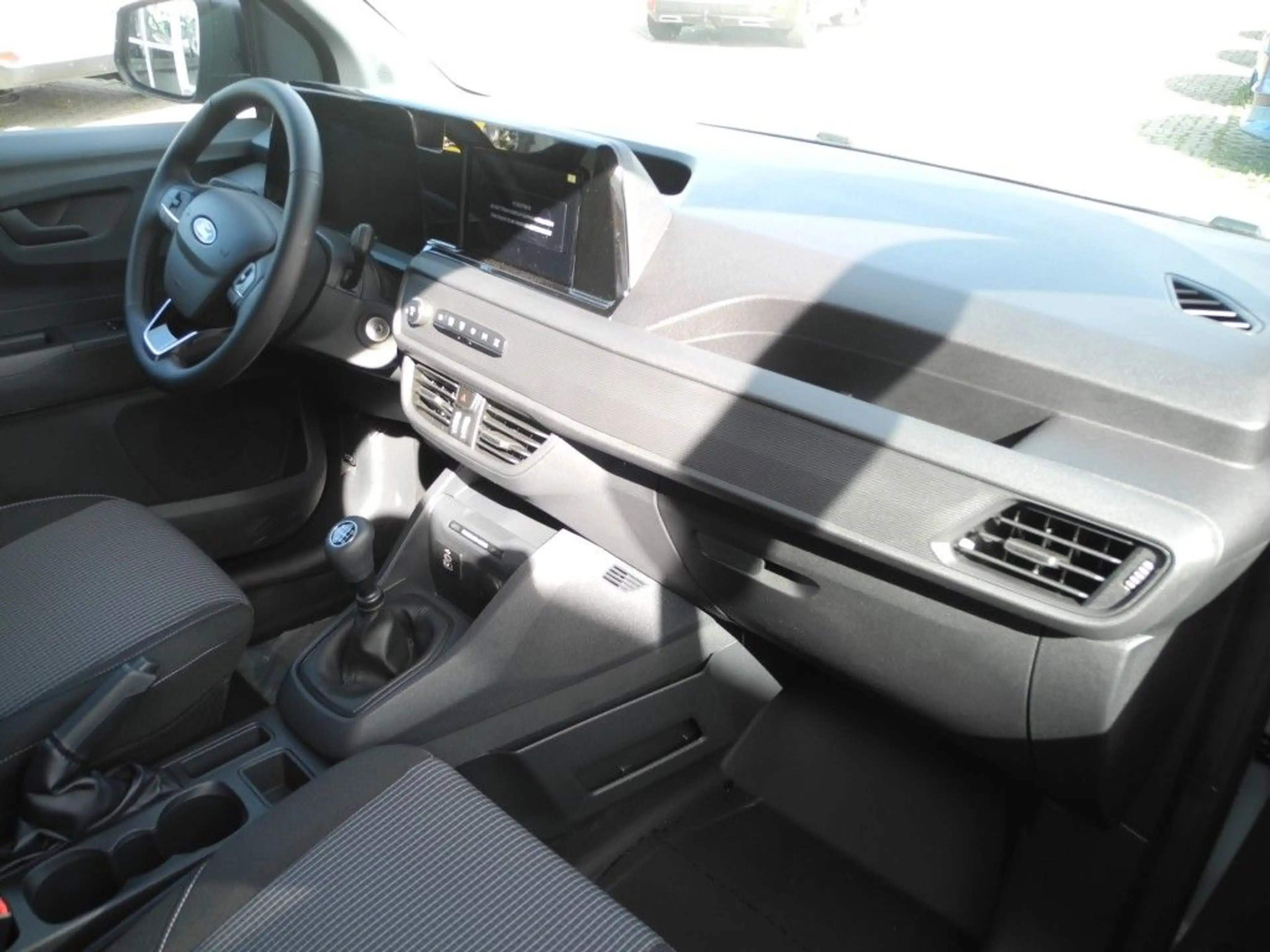 Ford Transit Courier 1,0 l Trend - Tempo, Kamera, PDC, Allw., Sitzh. — photo 6