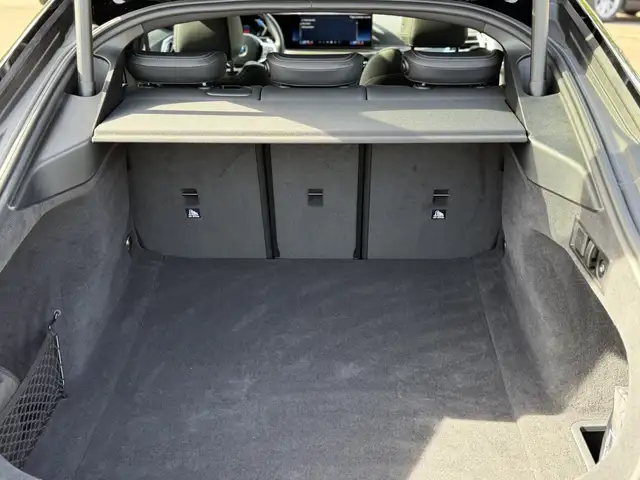 BMW 4 Series view 11