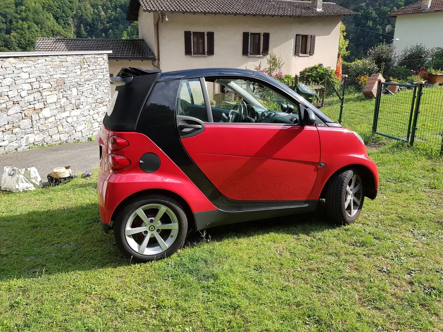 smart forTwo smart fortwo cabrio softouch edition limited two Rot - 1