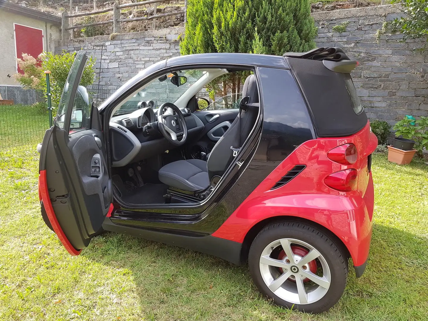 smart forTwo smart fortwo cabrio softouch edition limited two Rot - 2
