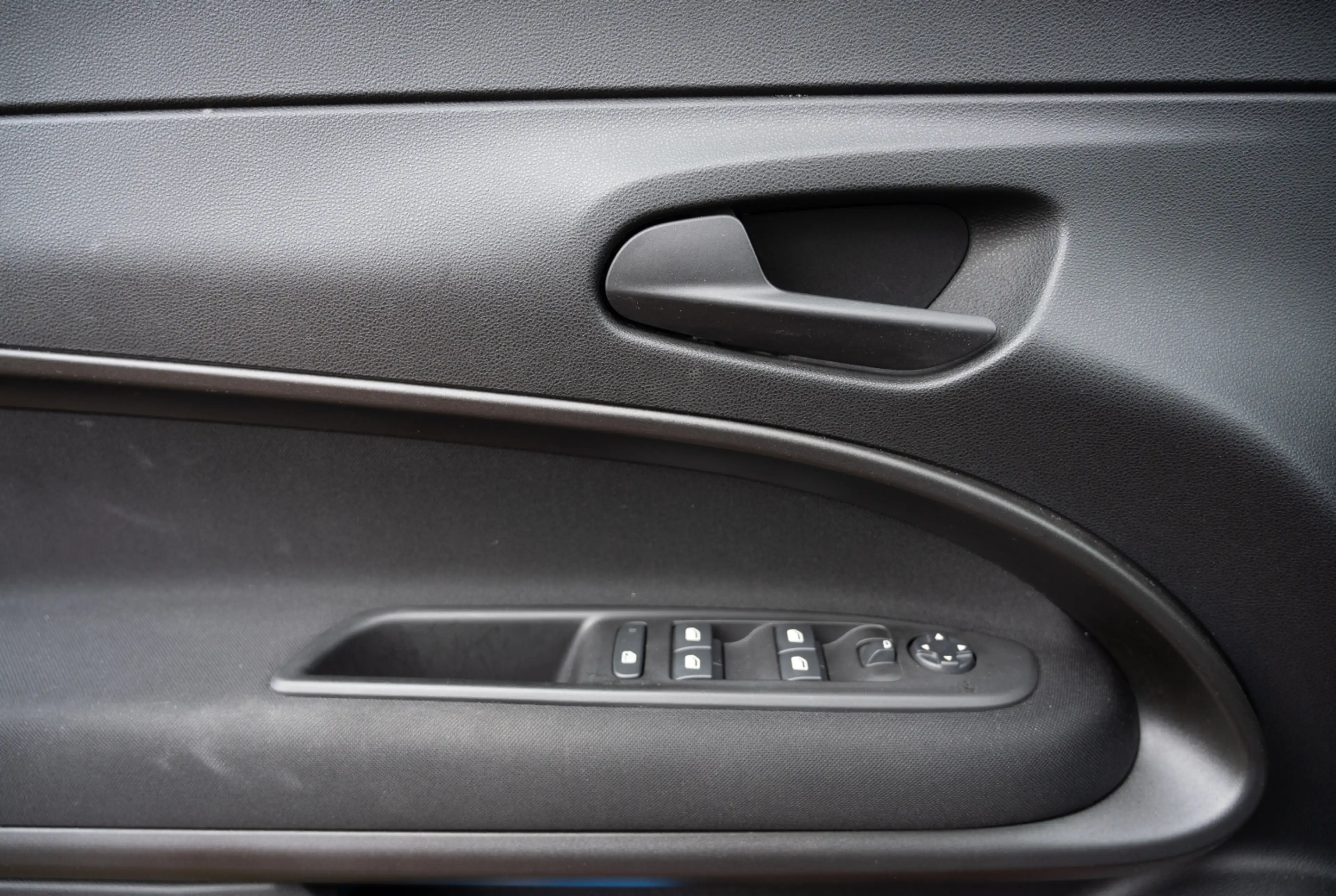 Fiat 600 Hybrid 125-Jahre-Edition 1.2 100PS DCT *NAVI*SHZ* *INVENTUR-SALE* — photo 12