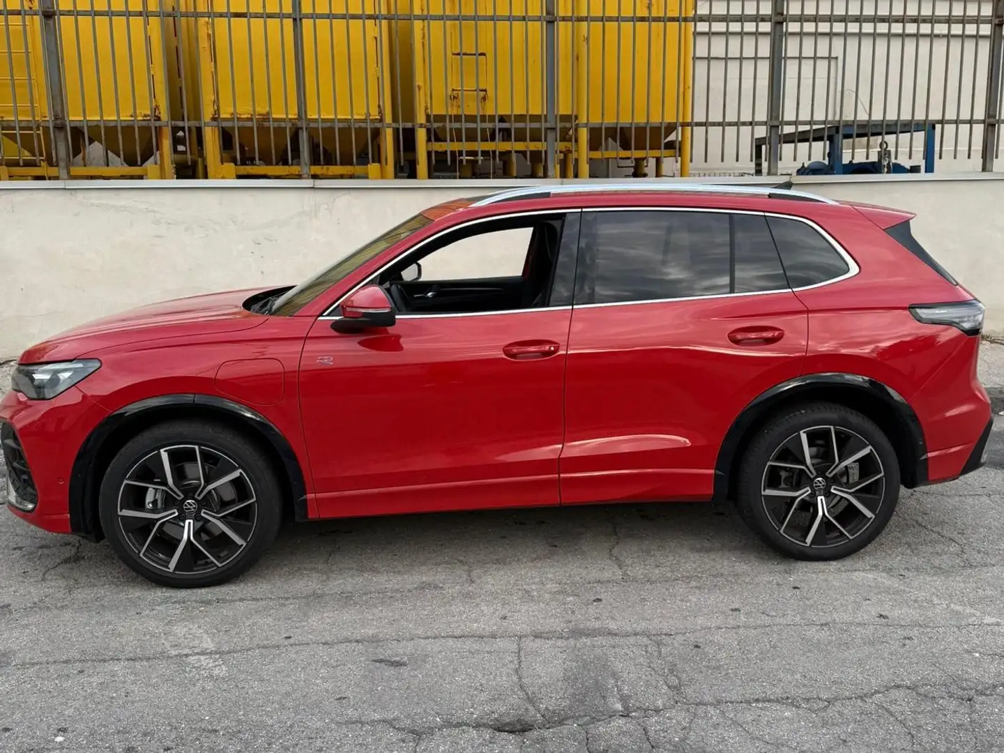 Volkswagen Tiguan Tiguan 1.5 etsi R-Line Plus 150cv dsg Arancione - 2