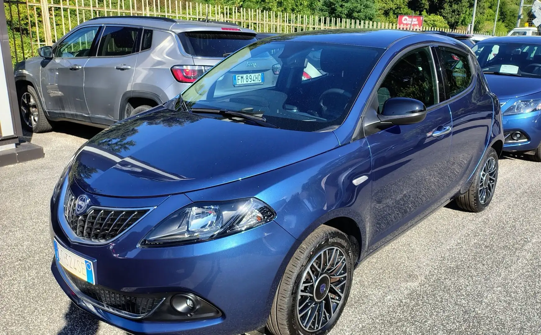 Lancia Ypsilon 1.0 FireFly 5 porte S&S Hybrid Platino Blu/Azzurro - 1