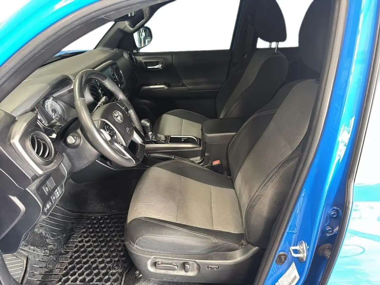 Toyota Tacoma снимка Toyota Tacoma