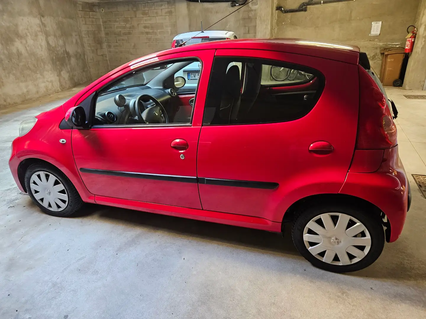 Peugeot 107 107 1.0 12v Active (plaisir) 5p 2tronic FL Rosso - 1