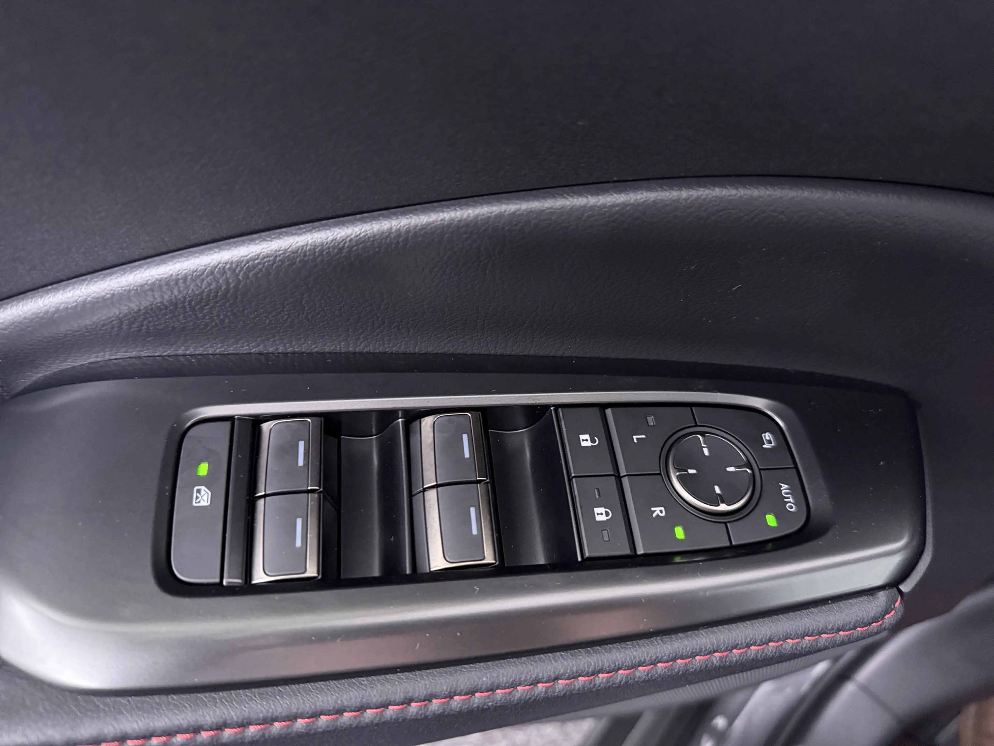 Lexus LBX Emotion 2WD | Advanced Pack | — photo 4