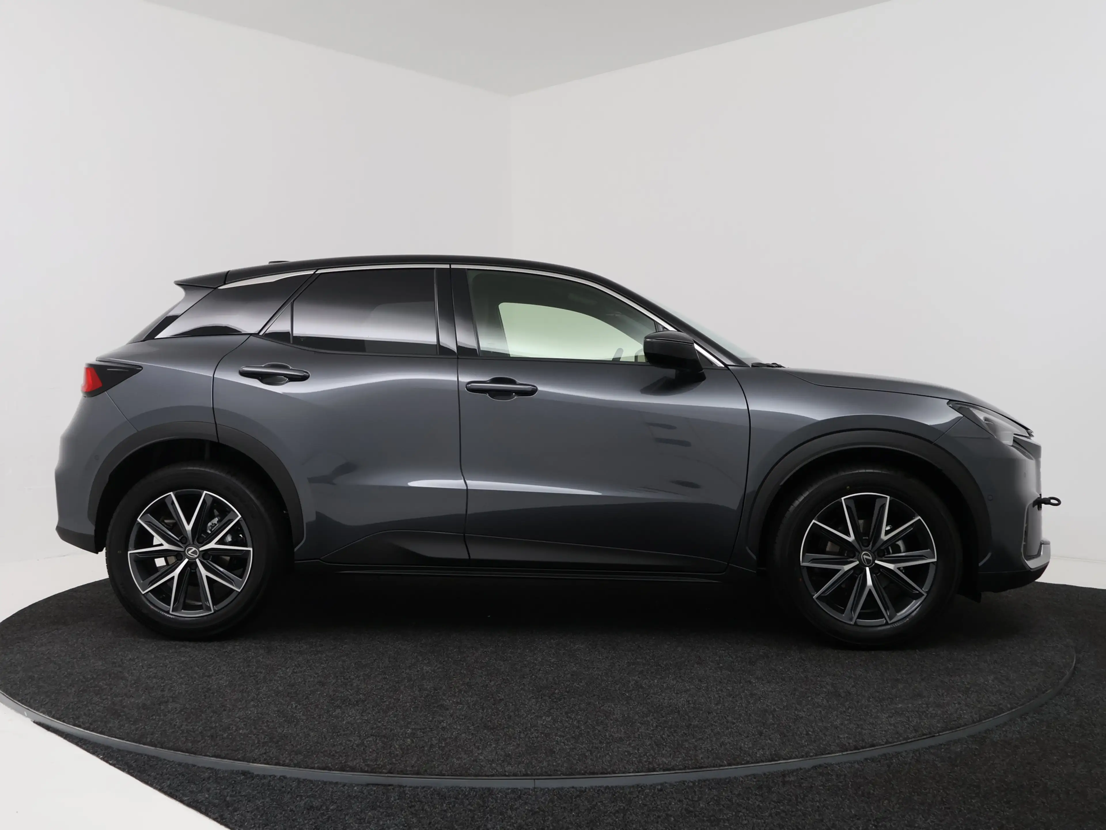 Lexus LBX Emotion 2WD | Advanced Pack | — photo 14