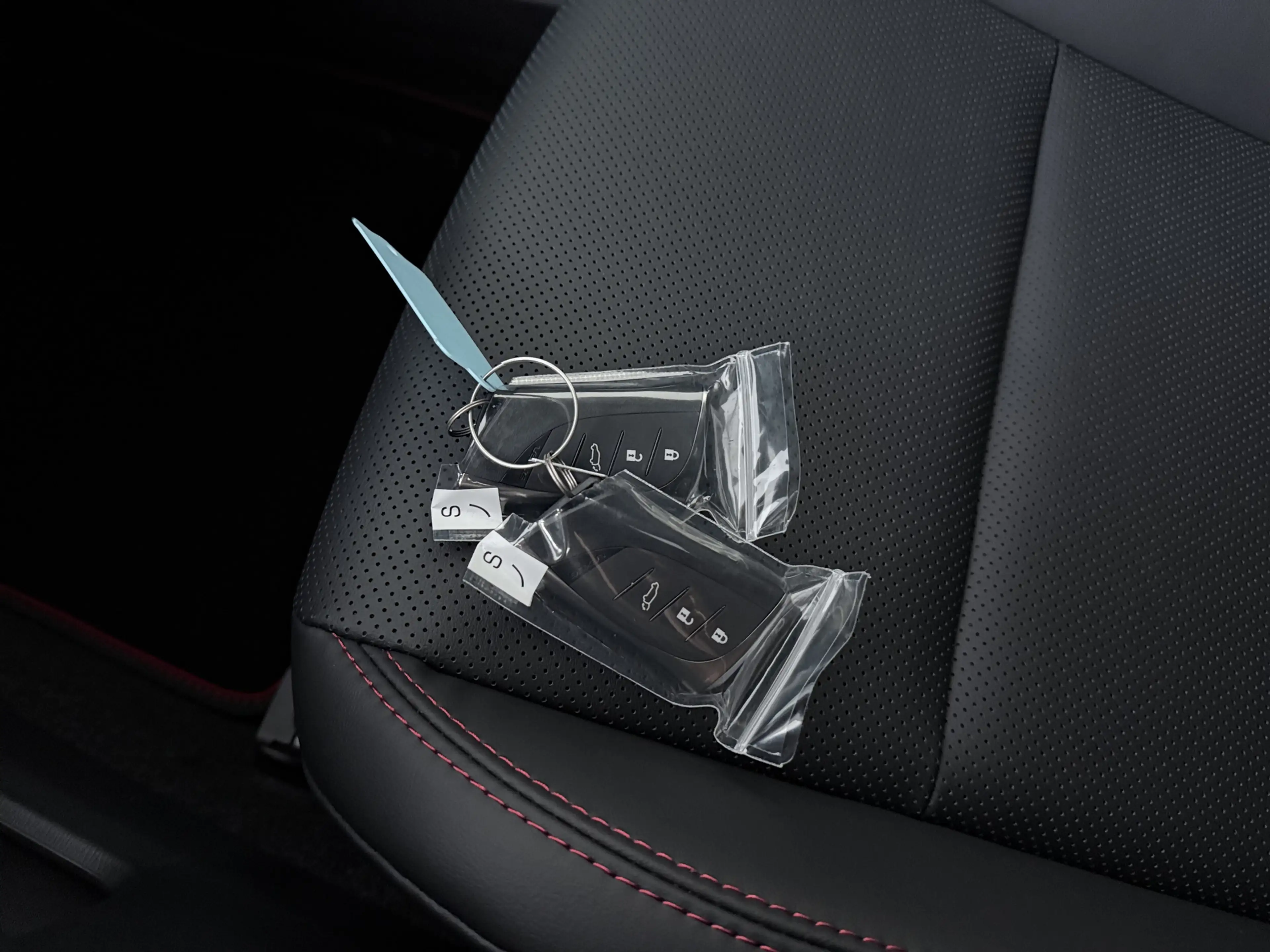 Lexus LBX Emotion 2WD | Advanced Pack | — photo 13