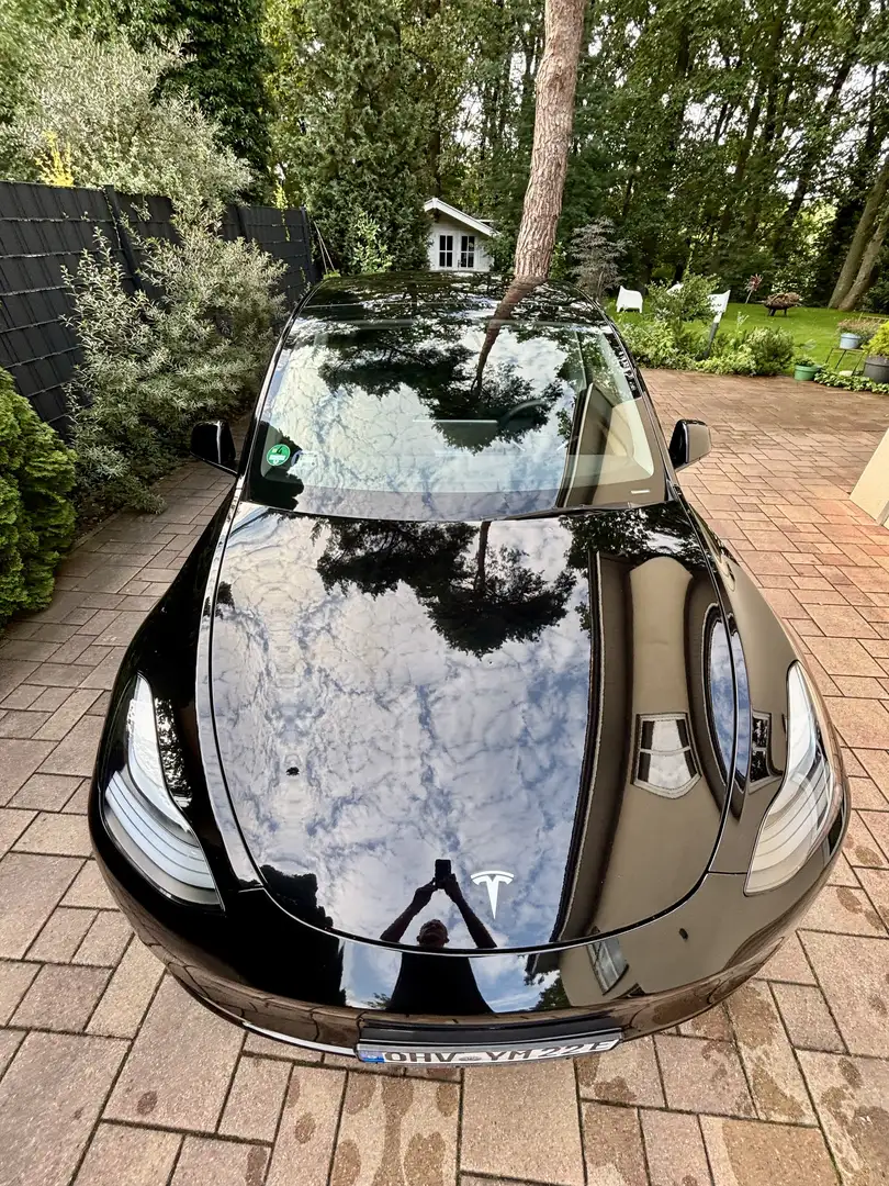 Tesla Model Y Long Range Dual Motor AWD - 1