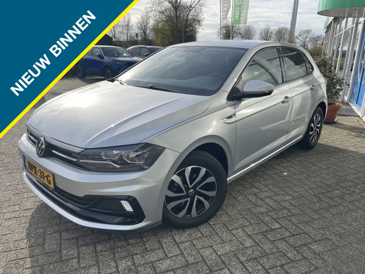Volkswagen Polo 1.0 TSI Active R-Line, NAv, Carplay, Camera, PDC Grijs - 1