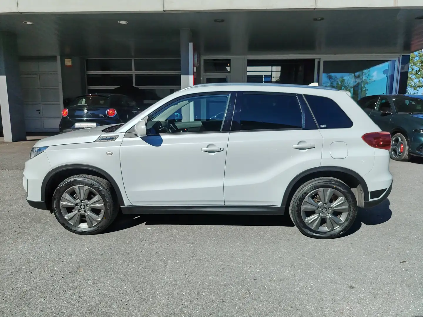 Suzuki Vitara 1,0 DITC Allgrip shine Weiß - 2
