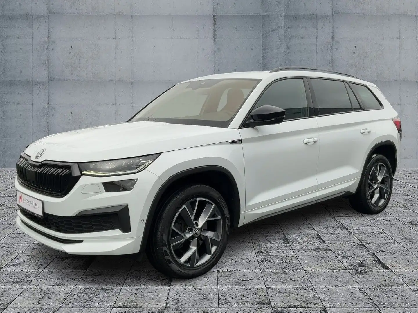 Skoda Kodiaq 2.0 TDI 4x4 DSG SPORTLINE MATRIX+PANO+AHK Weiß - 2