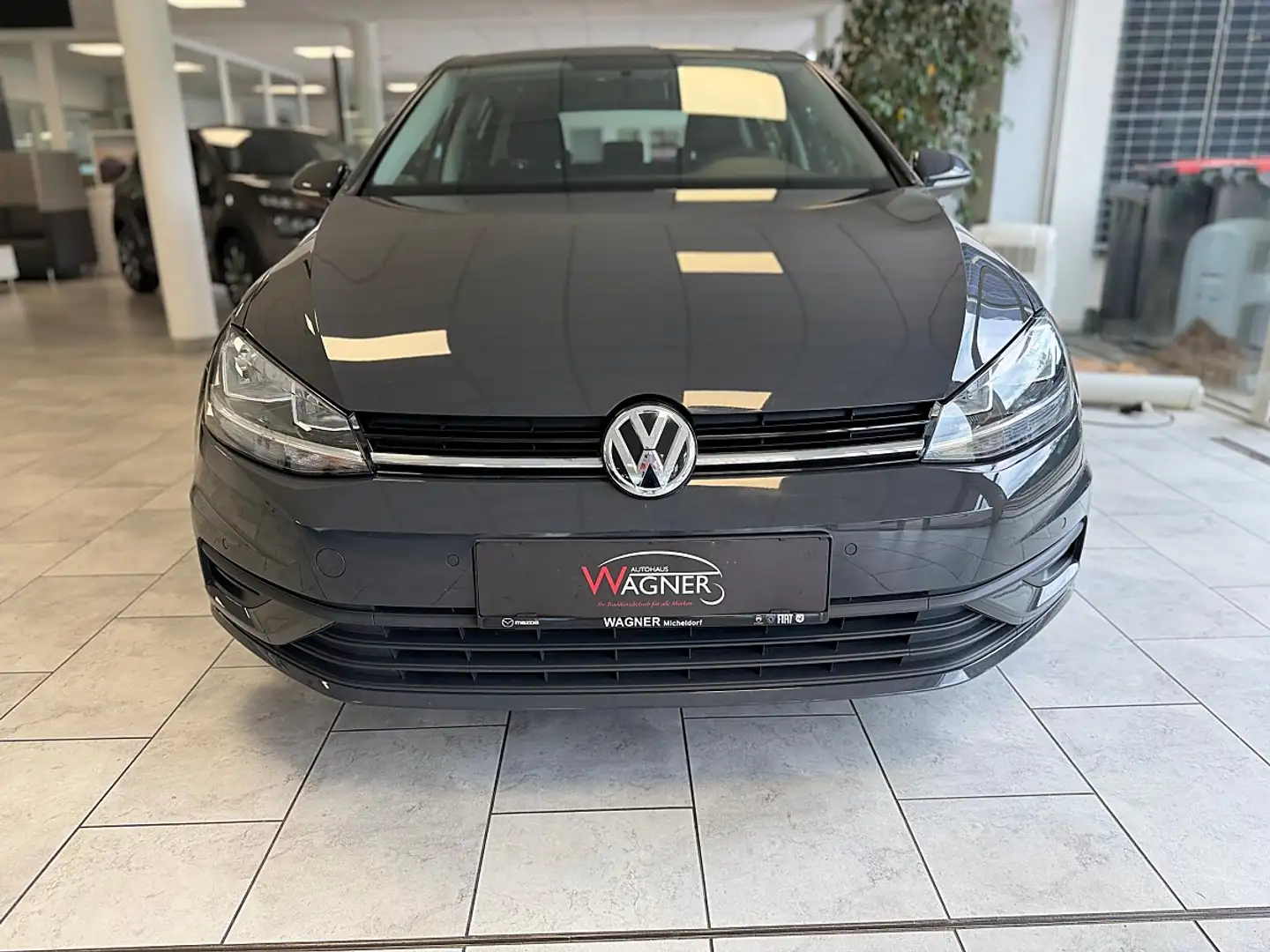 Volkswagen Golf Comfortline 1,6 TDI SCR DSG Grau - 2