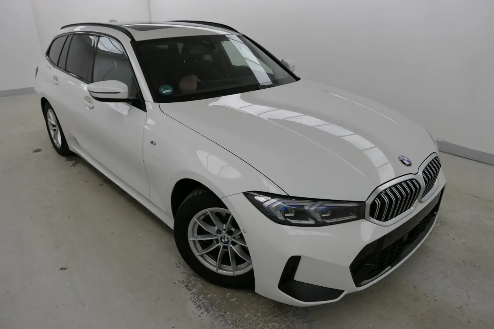 BMW 318 i M Sportpaket AHK*ADAPT LED*ACC* Weiß - 2
