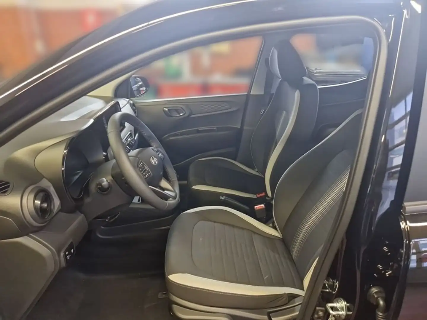 Hyundai i10 Noir - 2