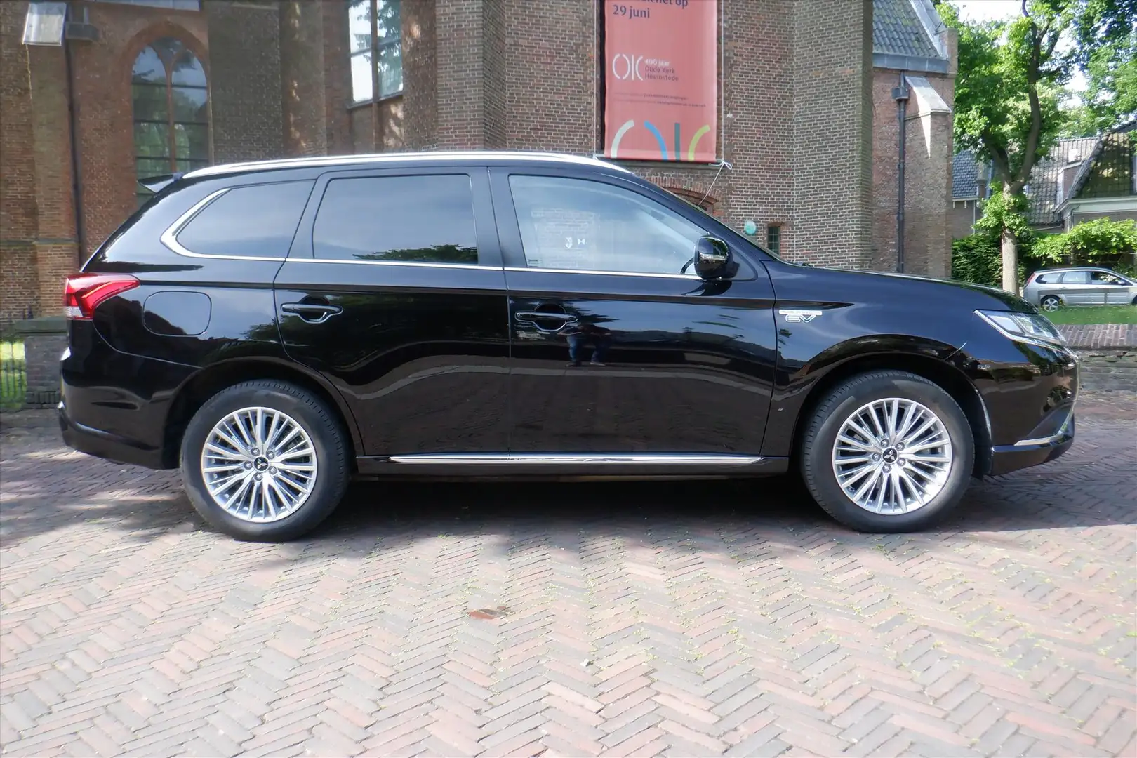 Mitsubishi Outlander 2.4 DOHC MIVEC PHEV 240pk 4WD Aut Edition Zwart - 1