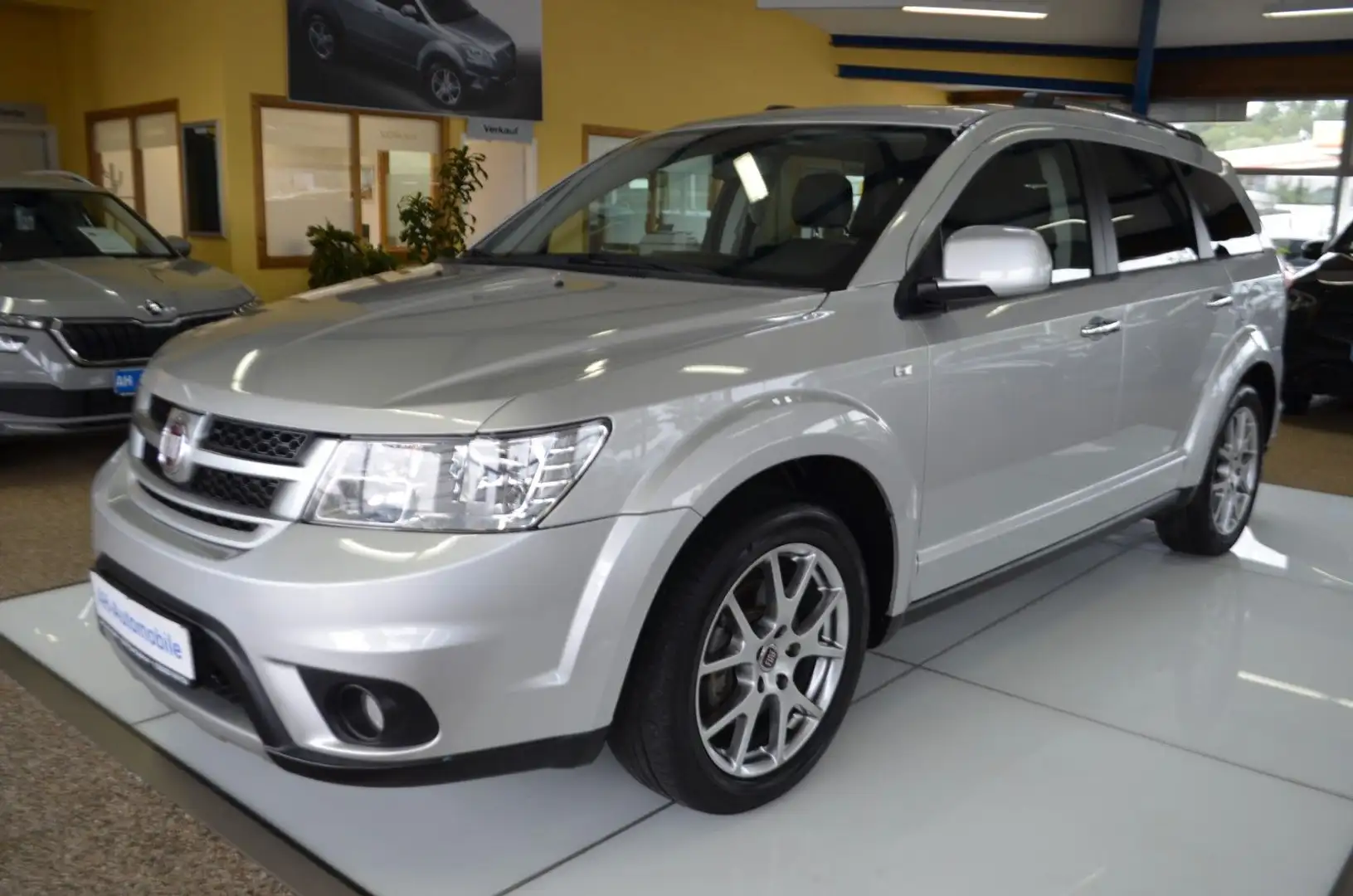 Fiat Freemont Lounge AWD AUTOMATIK / NAVI / LEDER Silber - 1