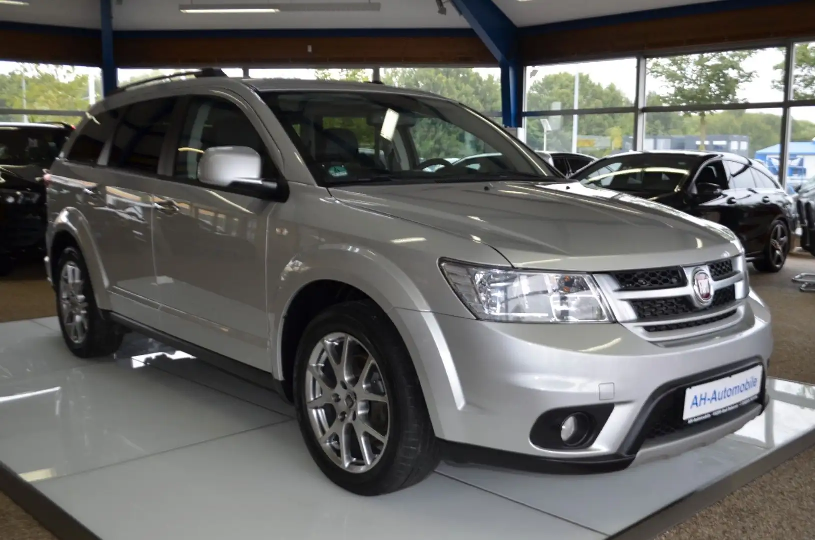 Fiat Freemont Lounge AWD AUTOMATIK / NAVI / LEDER Silber - 2