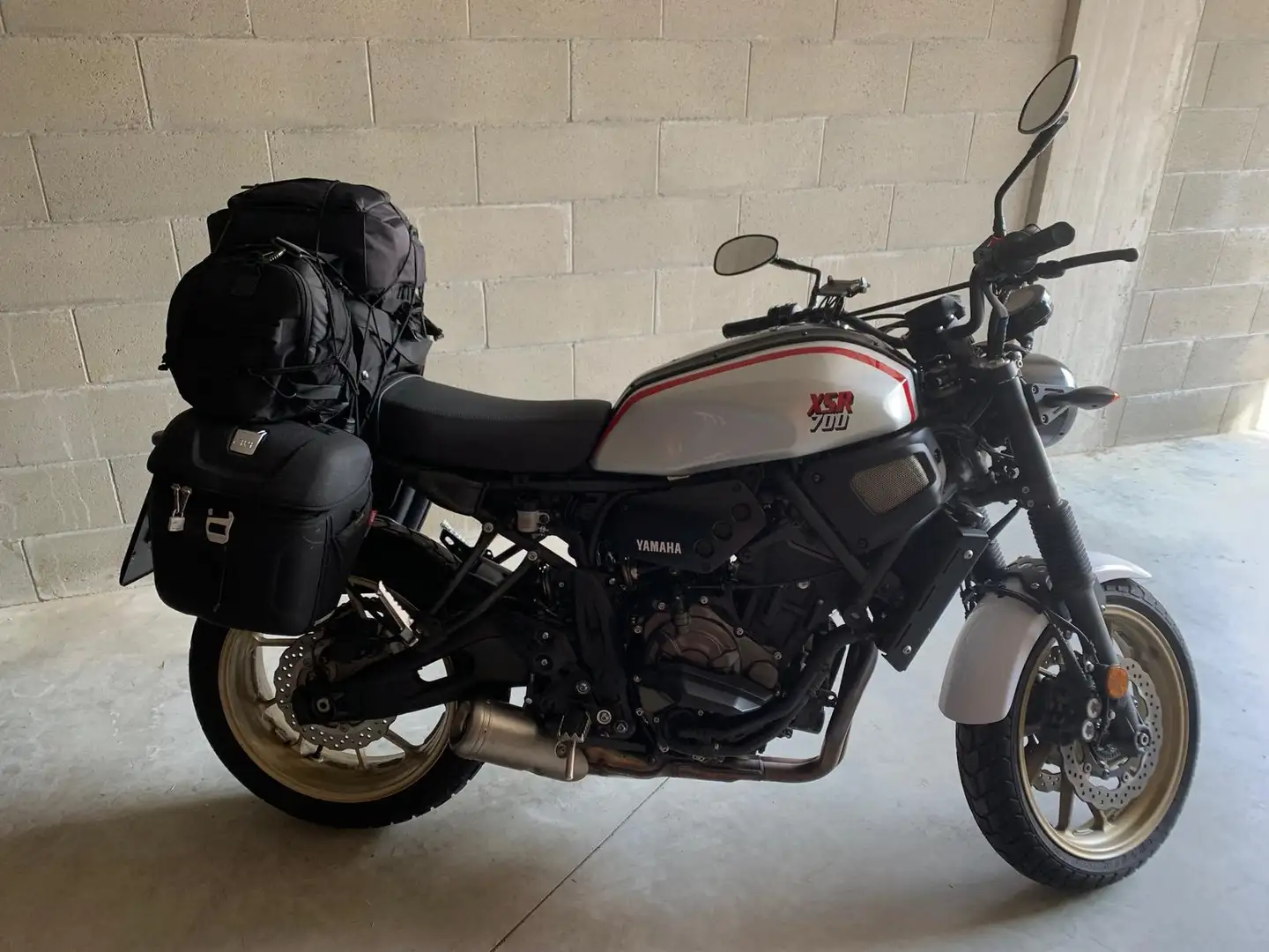 Yamaha XSR 700 Tribute - 1