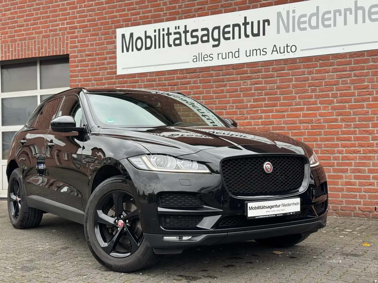 Jaguar F-Pace F-Pace 20d Automatik AWD *45.000km*Black Pack* Schwarz - 1