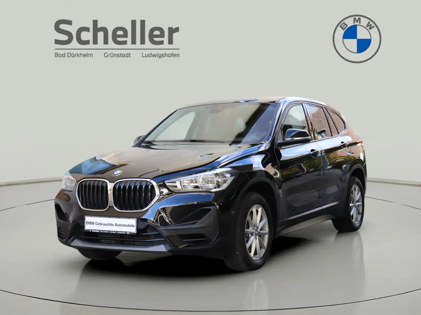 BMW X1 sDrive20i Pano.Dach Navi Shz PDC Noir - 1