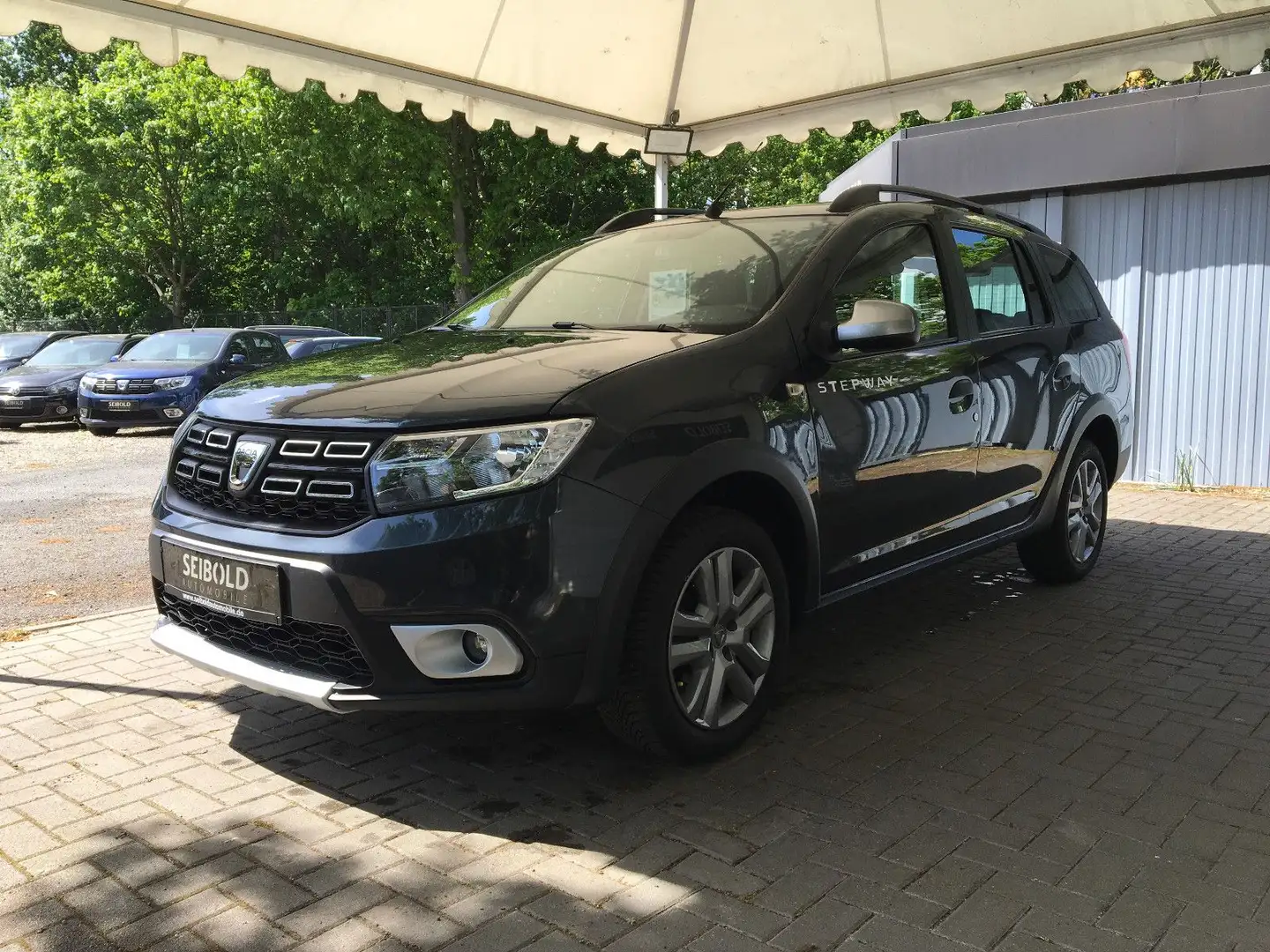Dacia Logan MCV II Kombi Stepway Automatik/Navi/Klima Grau - 1