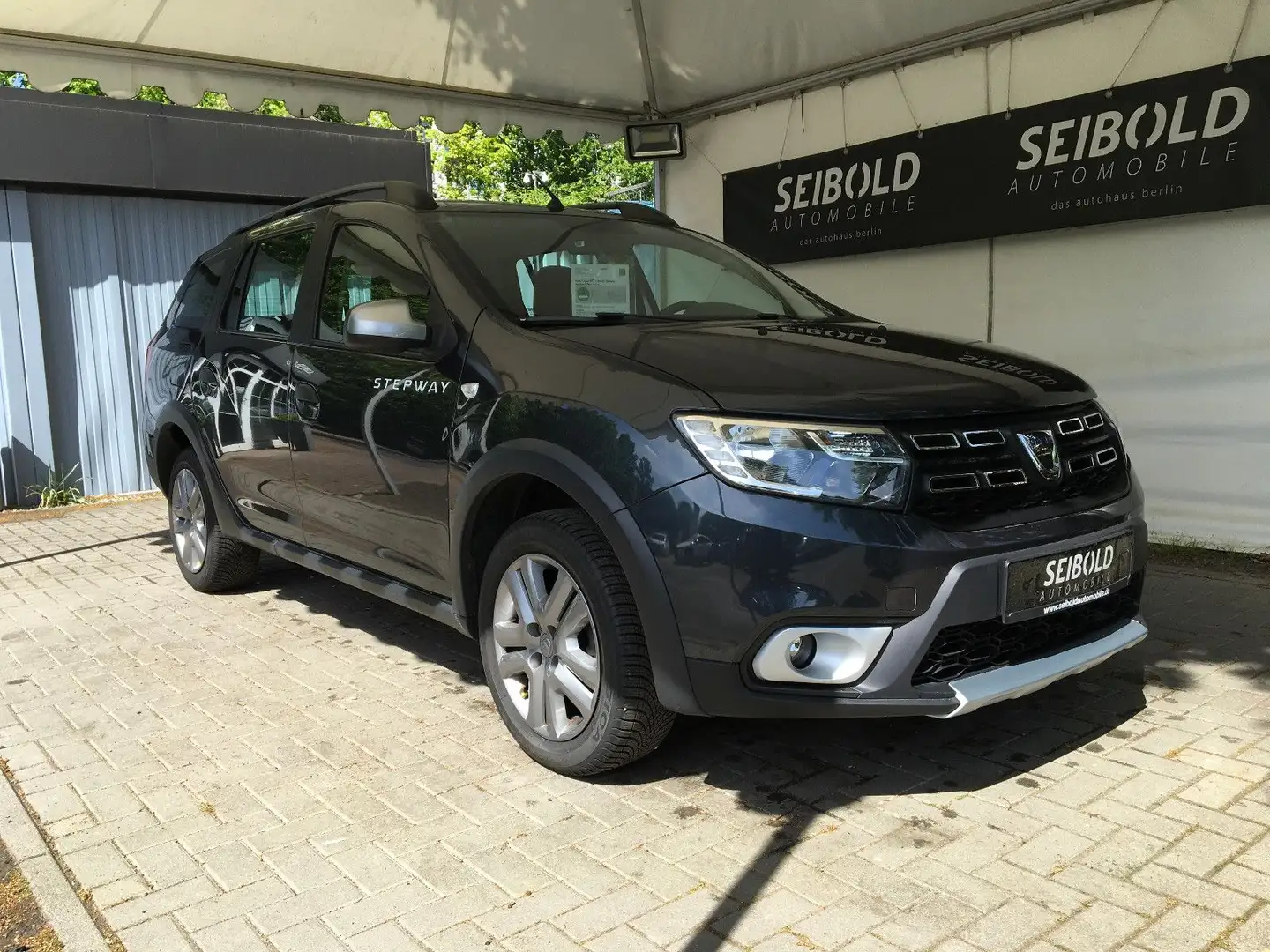 Dacia Logan MCV II Kombi Stepway Automatik/Navi/Klima Grau - 2