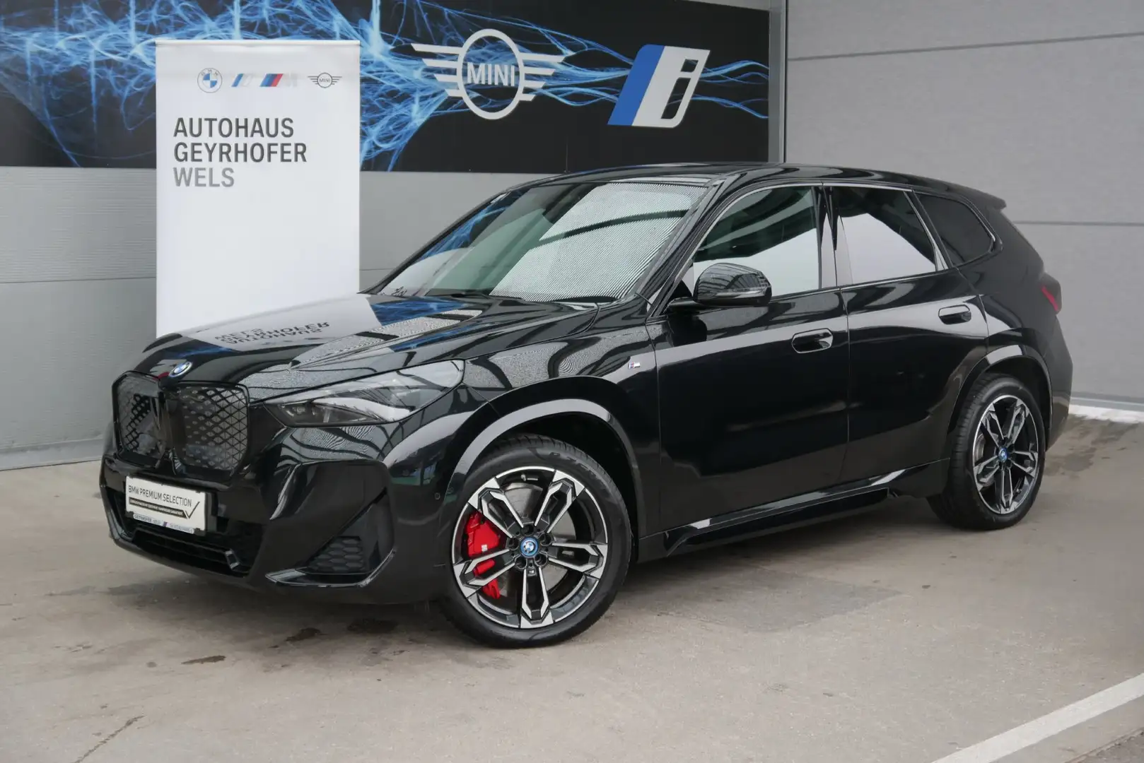 BMW iX1 iX1 xDrive30 Schwarz - 1